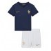 Billige Frankrig Børnetøj Hjemmebanetrøje til baby VM 2022 Kortærmet (+ korte bukser)